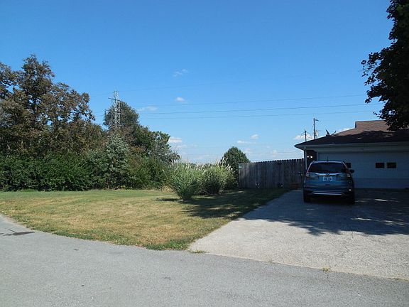 3rd image of 130 Rainbow Dr