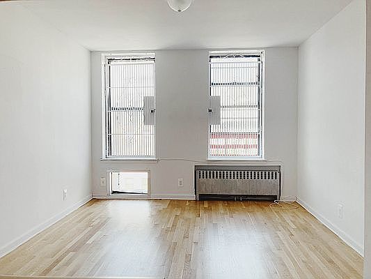 1st image of 220 1st Ave #12A