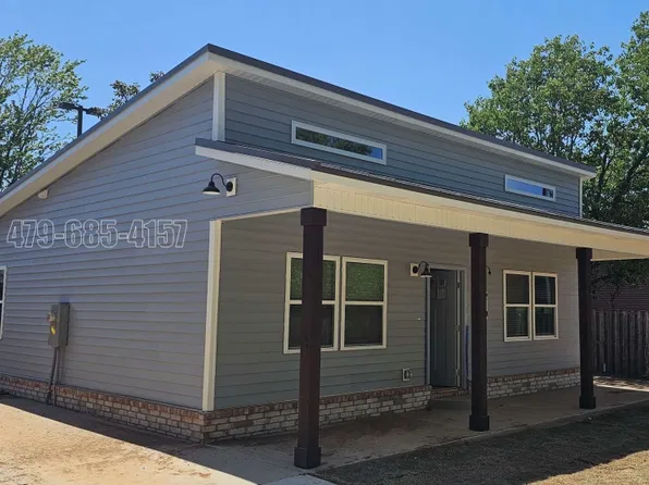 210 N 7th St, Rogers, AR 72756