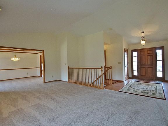3rd image of 1329 Wexford Ln