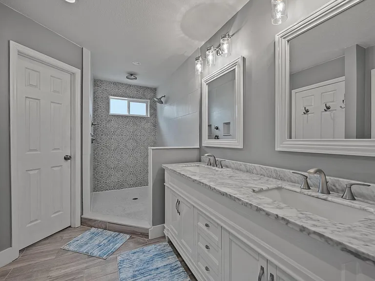 537 Margaret St — Photo 17