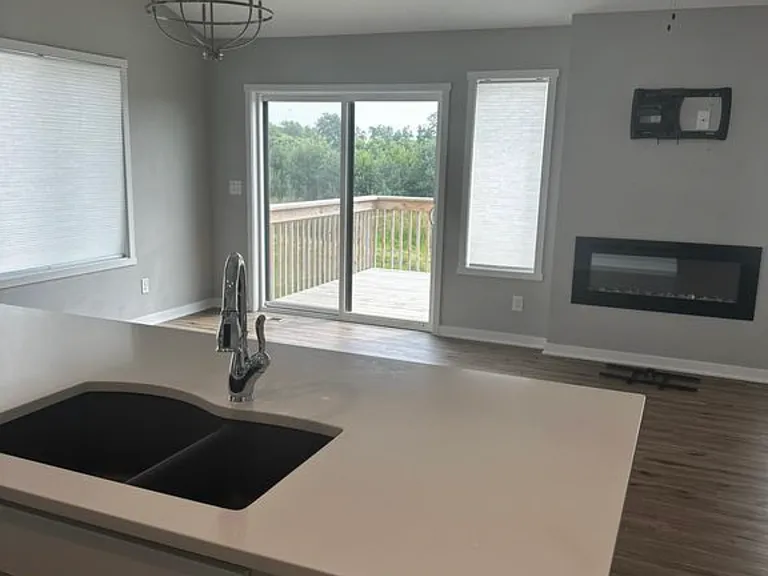 1110 Westview Dr — Photo 2