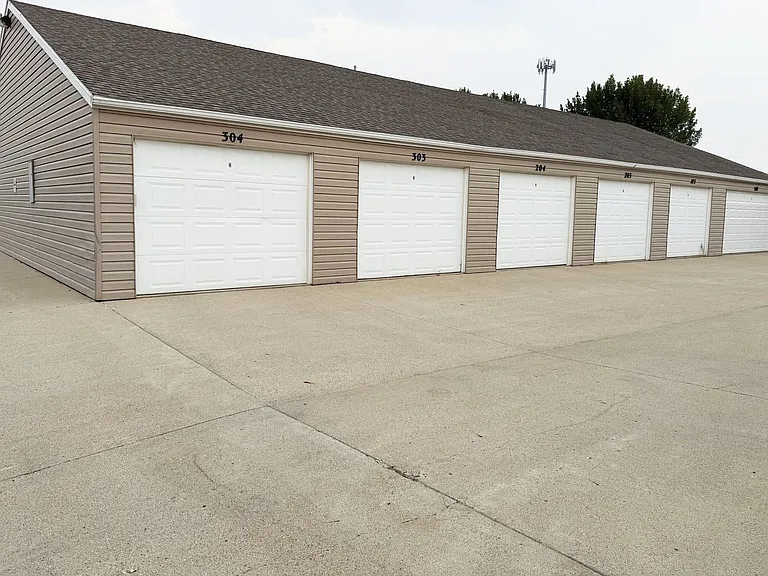 Maple Creek Apartments in South Fargo close to 45th Street — Photo 20