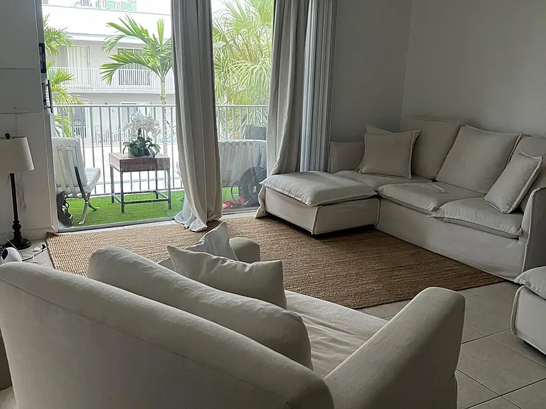 Living Room (Photo 2)