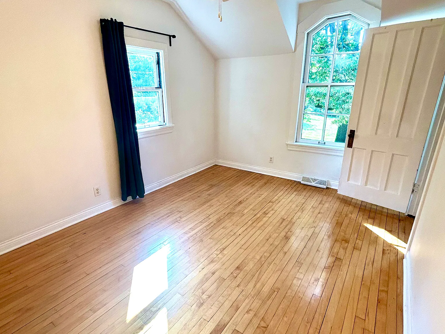 706 S Maple Ave — Photo 3