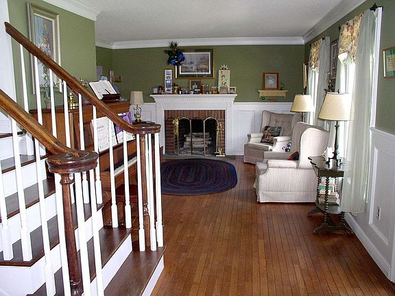 Front entrance into Livingroom