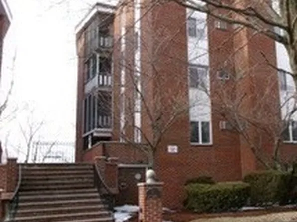 31 Lodgen Ct APT 1H, Malden, MA 02148