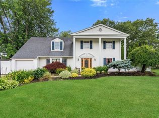 253 Thunder Rd, Holbrook, NY 11741