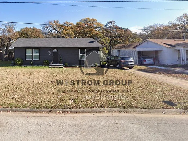 136 Arthur Dr — Photo 3
