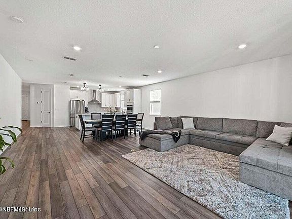 4th image of 326 CODY CREST Court