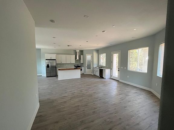 4th image of 8316 Mariposa Ave