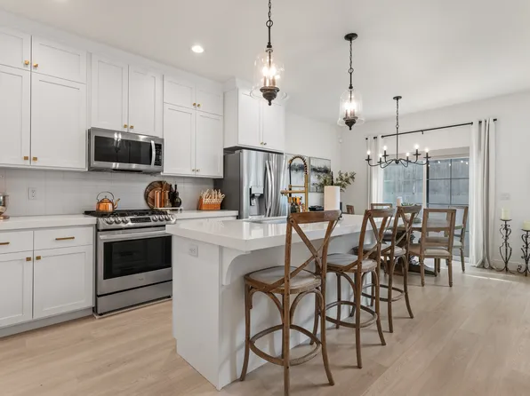 61 S McCall Ln, Farmington, UT 84025