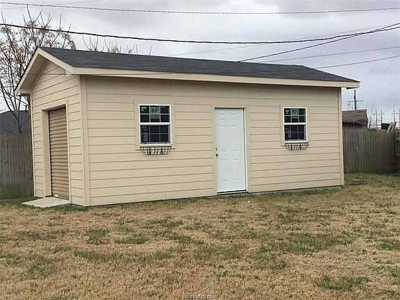 3rd image of 109 Willow Ct