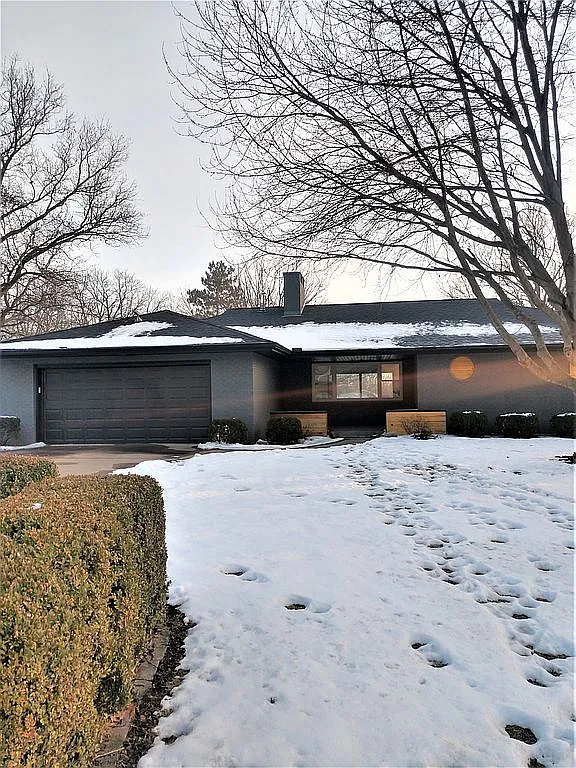624 E Bittersweet Ln photo 1