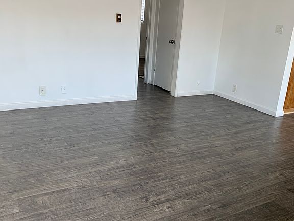 3rd image of 11866 Oxford Ave