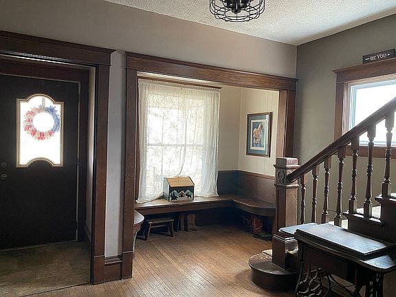 2nd image of 504 Logan St