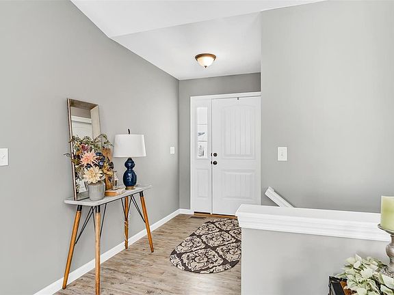 4th image of 147 Palace Way Dr