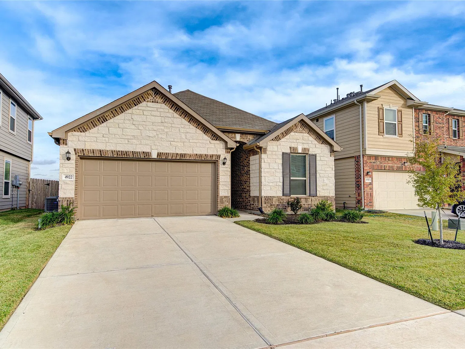 3 bed, 2.0 bath, 1999 sqft, $2,200 — Photo 1