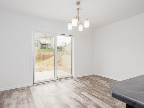 3rd image of 293 W Longfellow Blvd