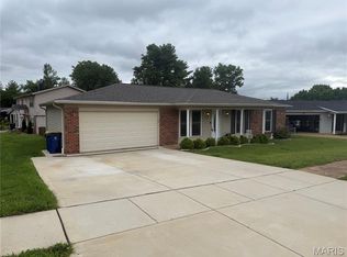 6540 Towne Woods Dr, Saint Louis, MO 63129