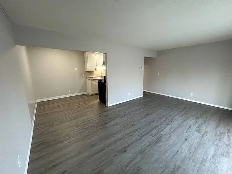 Richfield Square Apartments — Photo 37