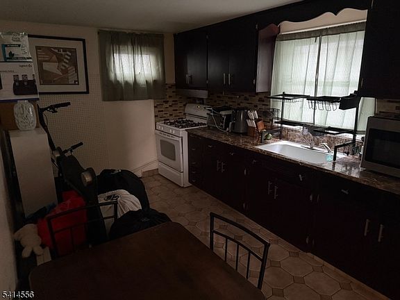 5th image of 137 23rd Ave