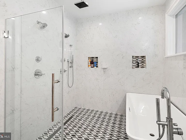 2525 Brown St — Photo 13