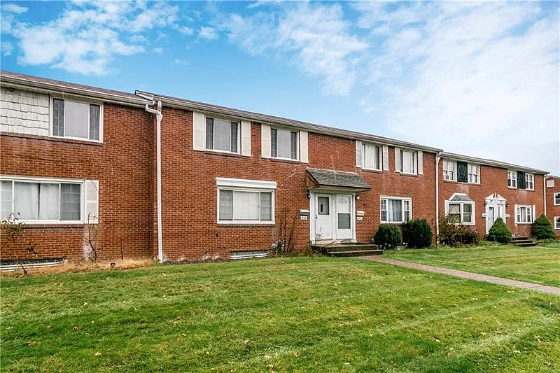325 Macassar Dr photo 1