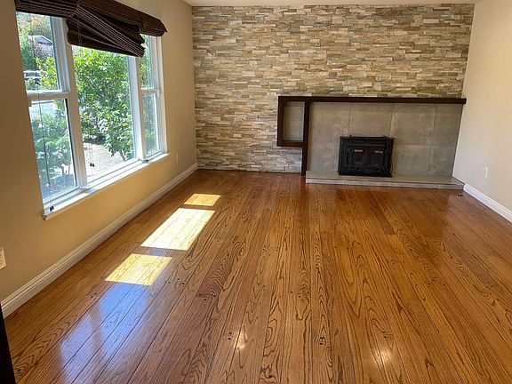 3rd image of 3911 Christian Dr