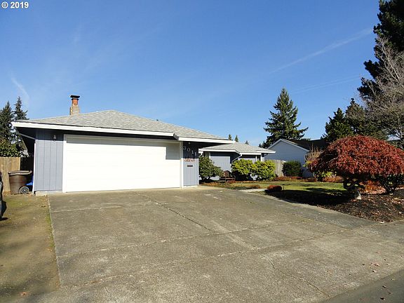 2nd image of 3011 SE Cedar Dr