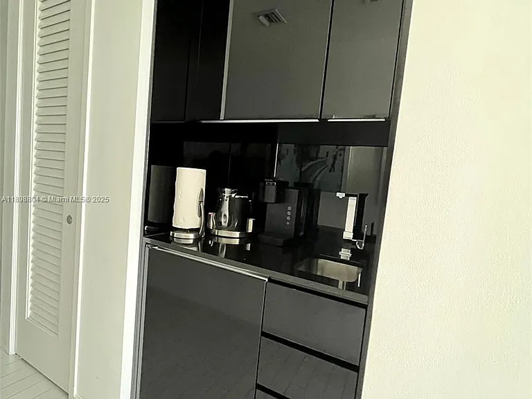 2201 Collins Ave #626 — Photo 8
