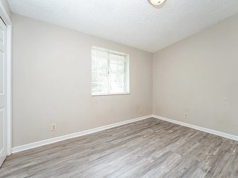 4275 Bradley Dr — Photo 11