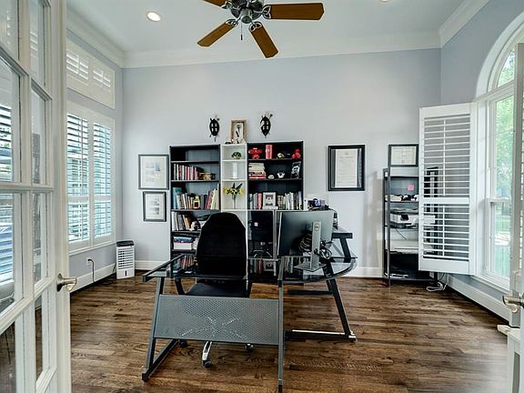 5th image of 4626 Braeburn Dr