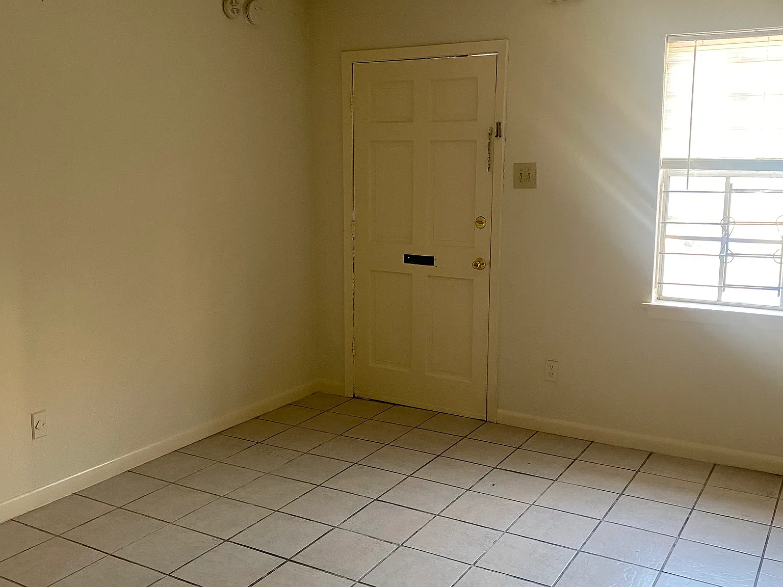 2 bed, 850 sqft, $1,300 — Photo 4