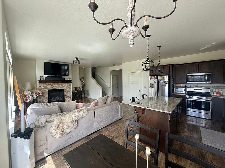 631 Cameron Loop — Photo 8