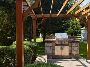 2645 Battleford Rd #405, Mississauga, ON L5N3R8