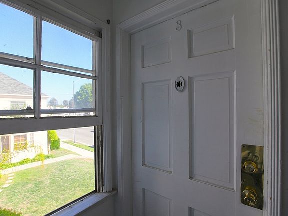 4th image of 6859 Willoughby Ave