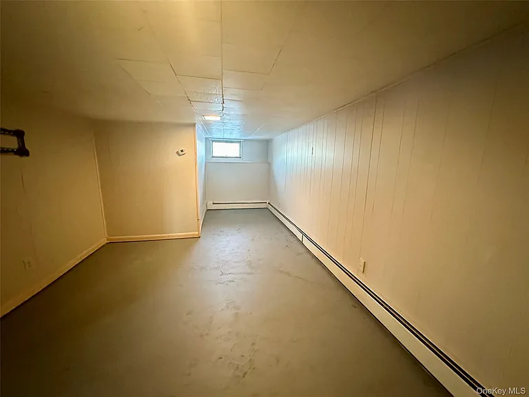 111 Round Hill Rd — Photo 22