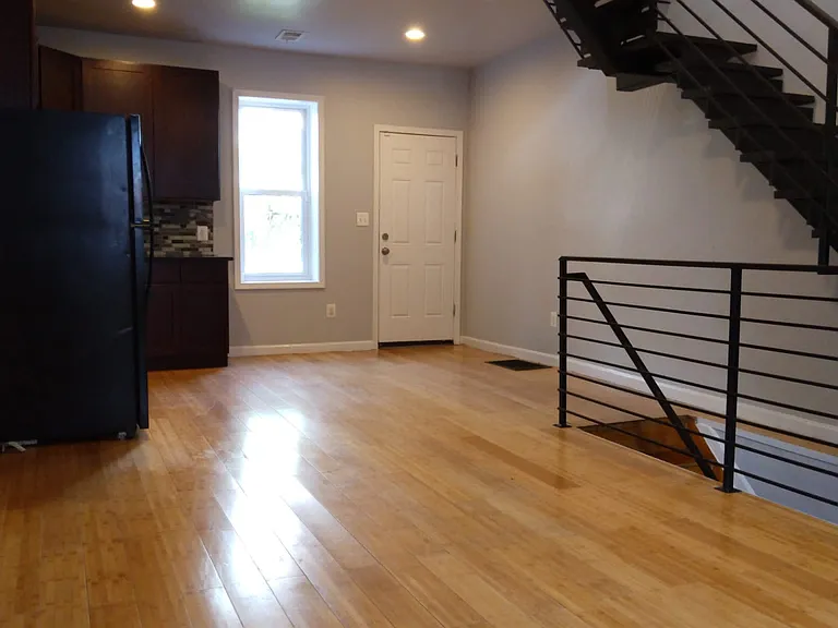 128 N Dearborn St — Photo 11