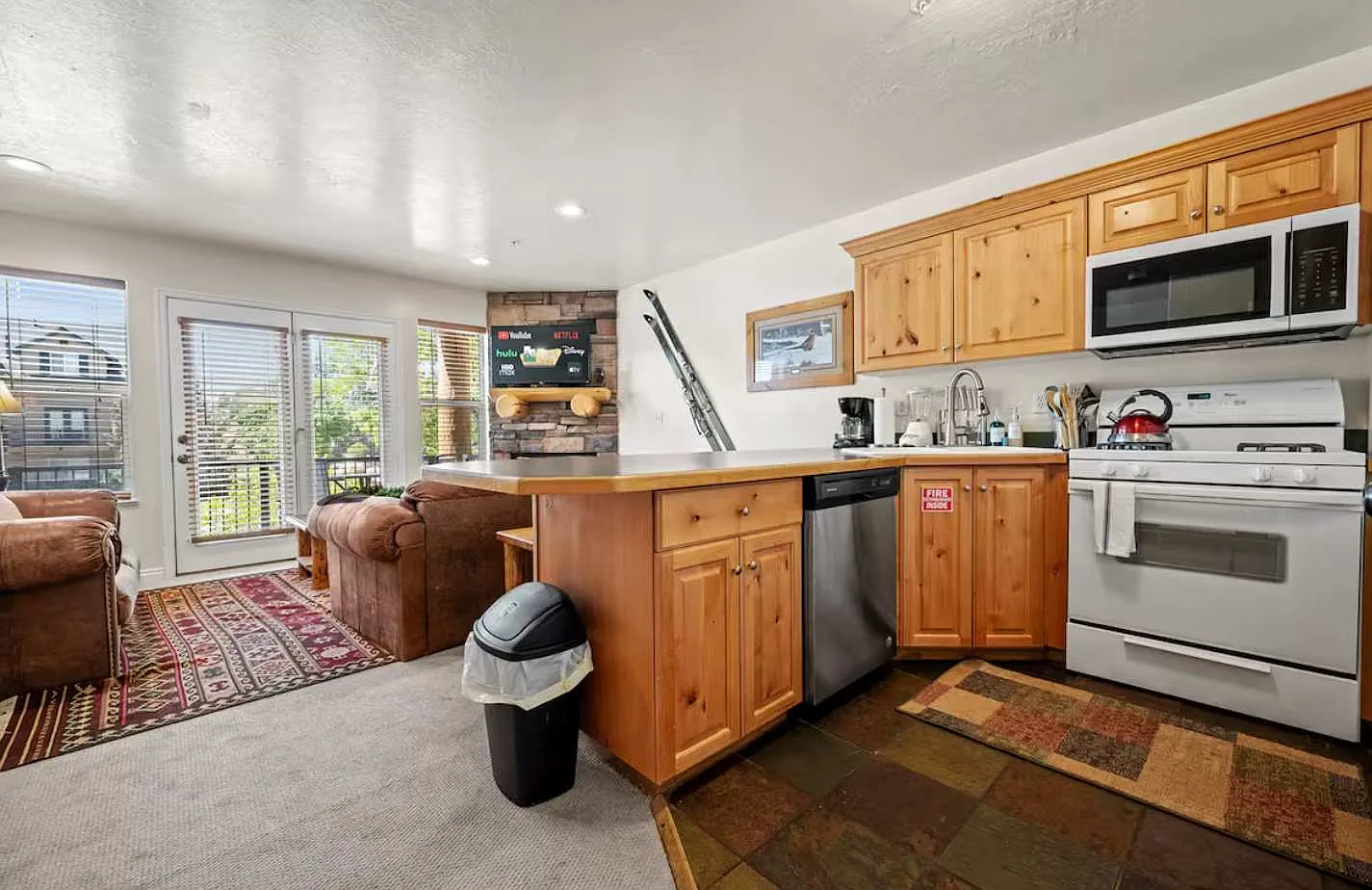 3 bed, 1300 sqft, $3,500 — Photo 4