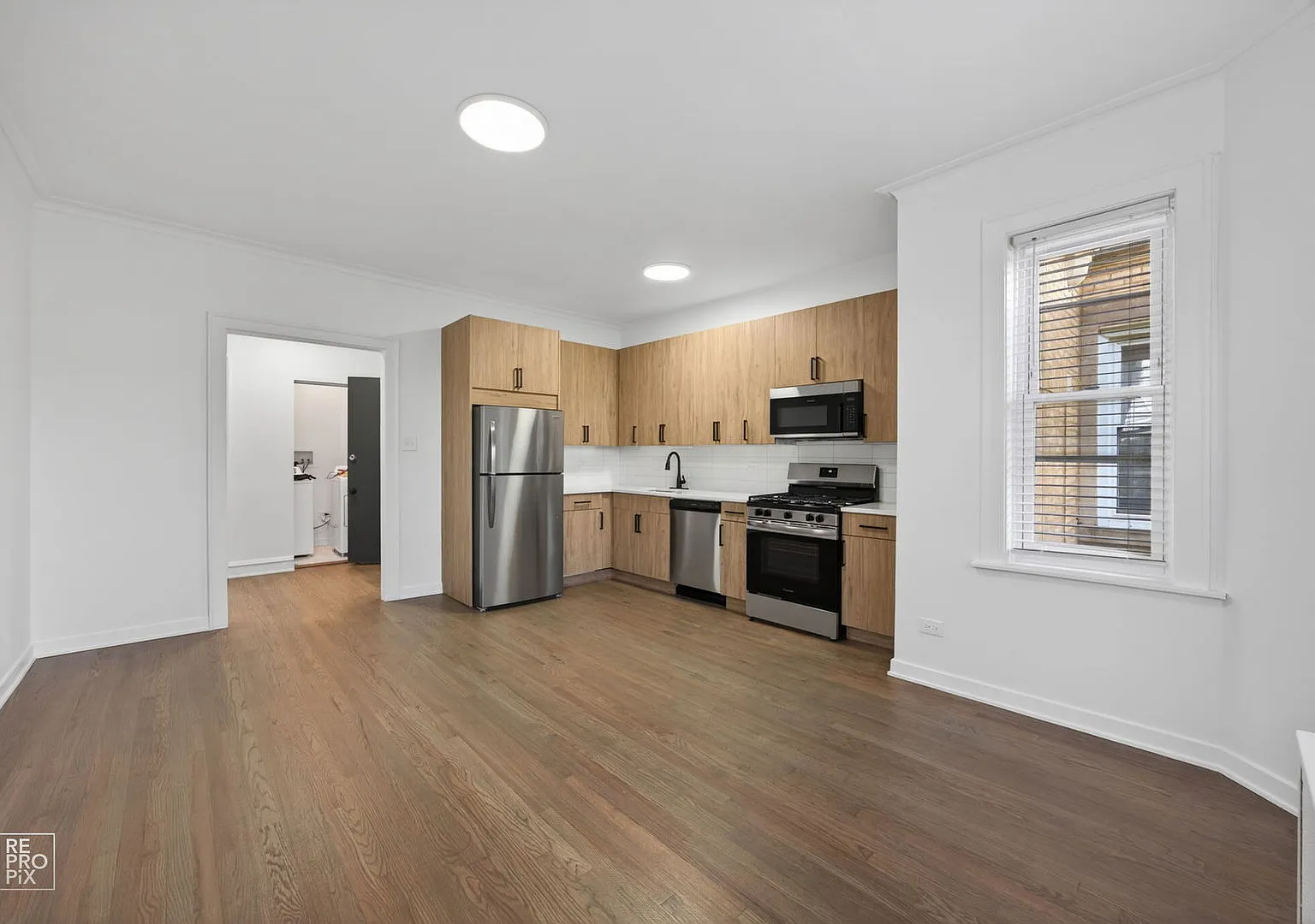 3 bed, 900 sqft, $2,095 — Photo 1
