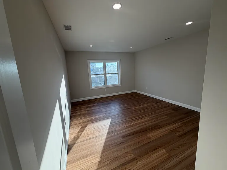 115 Wallington Ave — Photo 7