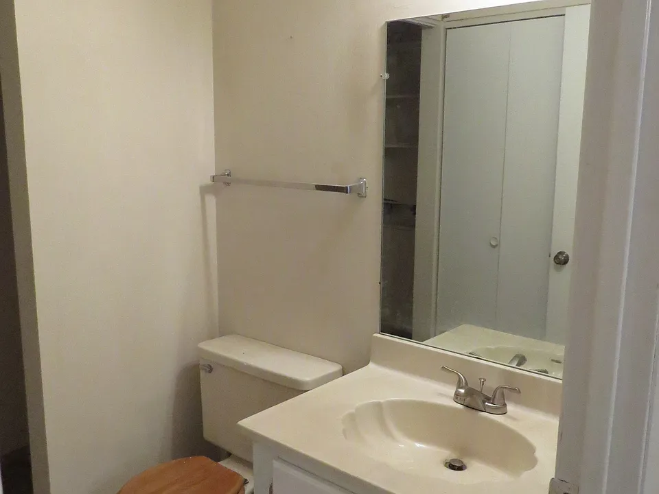 Half bath/Laundry on main