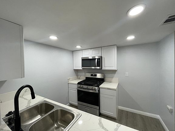 4th image of 1110 W Blaine St APT 203