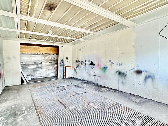 5th image of 2039 E Minnesota St
