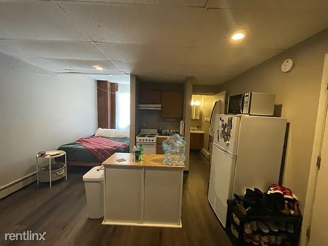 Studio, 1.0 bath, $895 — Photo 3