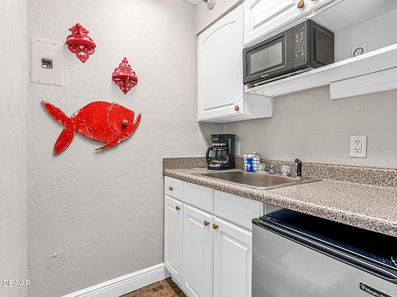 5th image of 313 S Atlantic Ave #531