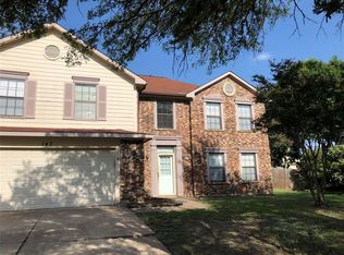 147 Summit Ct, Grand Prairie, TX 75052
