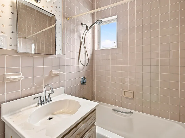 16 Lochwan St #16 — Photo 18