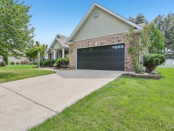 3rd image of 315 Redwood Dr